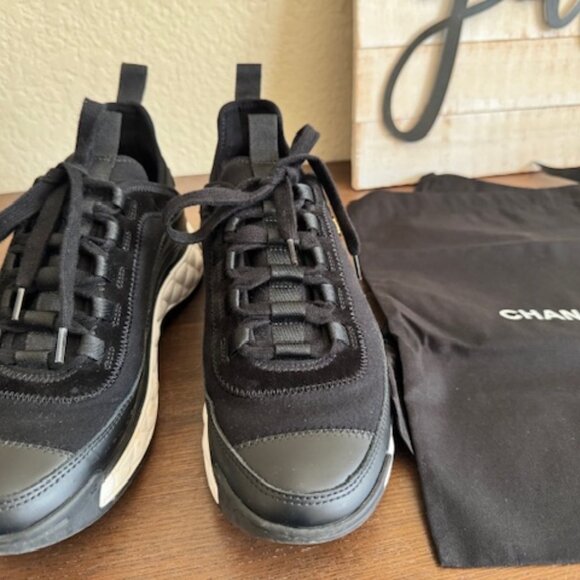Chanel Interlocking CC Logo sneakers - Picture 1 of 5